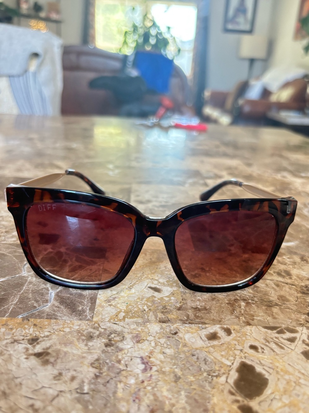 EUC- DIFF Eyewear Tortoiseshell Sunglasses with Gradient Lenses, wore once - Picture 4 of 5